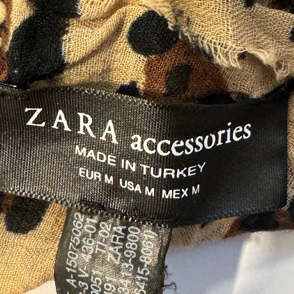 Zara Large summer weight scarf 72x90 - Picture 3 of 5